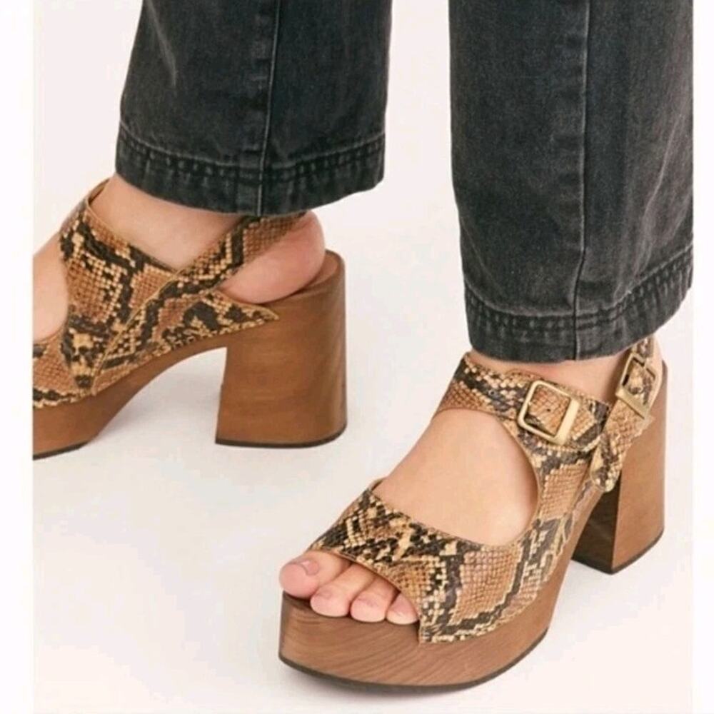 Free People Tan Snakeskin Leather Wooden Boho Avant Garde Belem Clogs Size 8.5